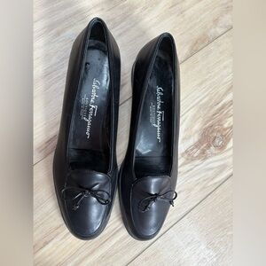 Like new - SALVATORE FARRAGAMO WOMANS FLAT LOAFERS - Leather Vara Bow Barrette